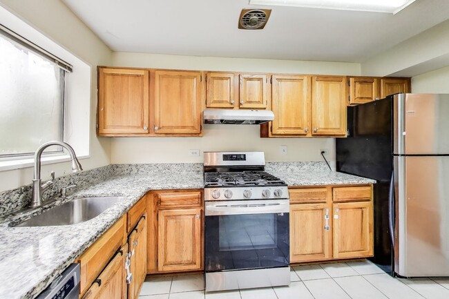 Spacious 2 + 2 Parkside Condo with All Uti... - Spacious 2 + 2 Parkside Condo with All Uti...