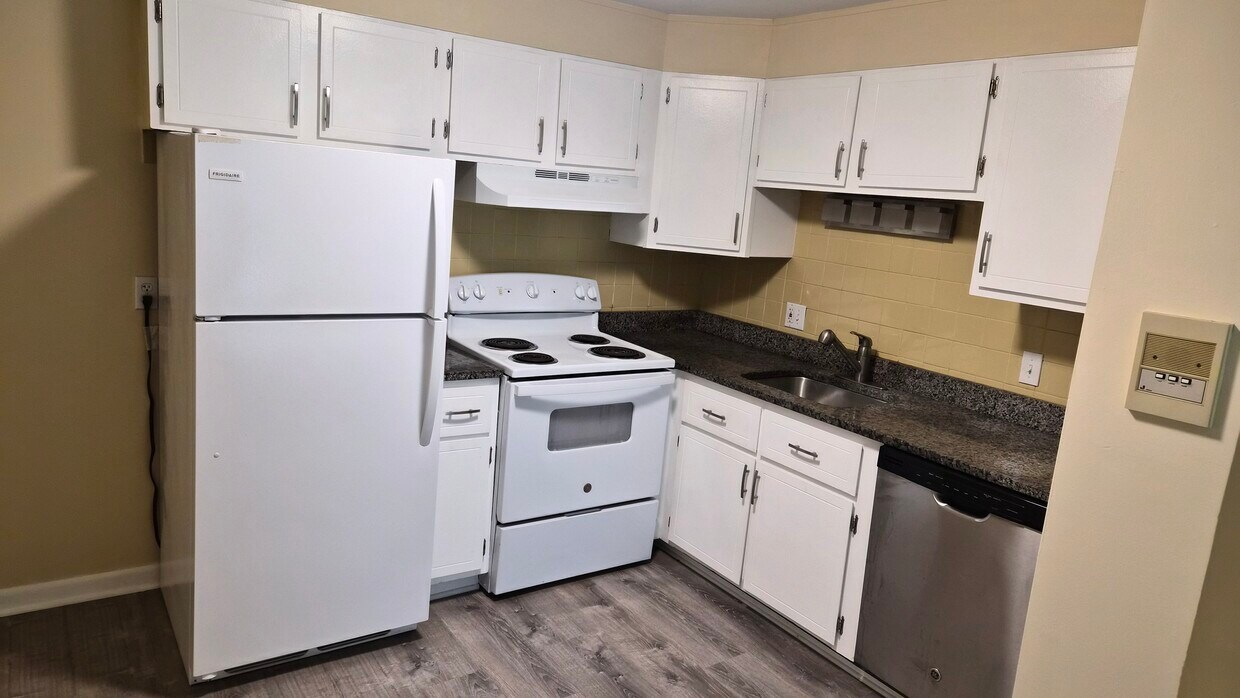 Foto principal - 176 Maple Ave