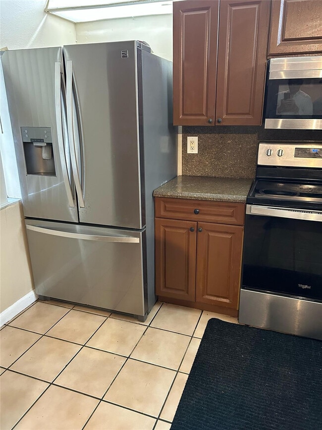 Foto del edificio - 10843 Royal Palm Blvd