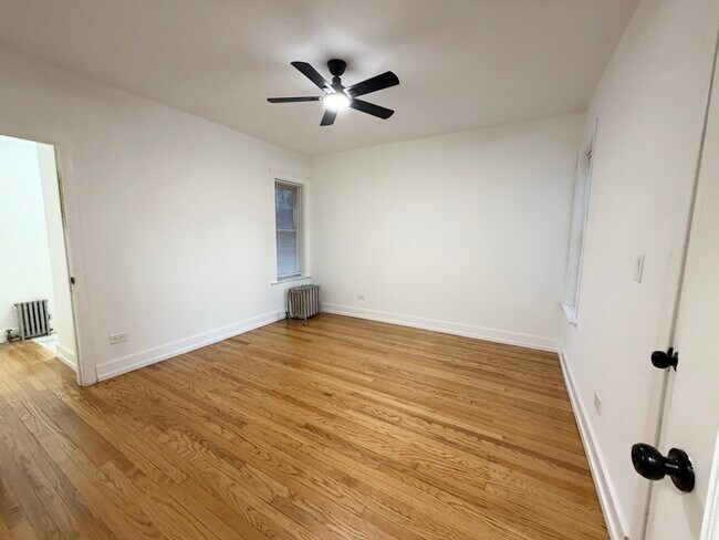 Foto del edificio - 7301 S Constance Ave