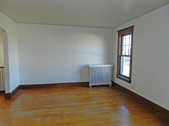 Building Photo - 1609-1611 Hammond Ave (M) - 2