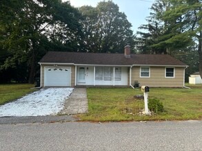 Building Photo - 19 Larrow Dr