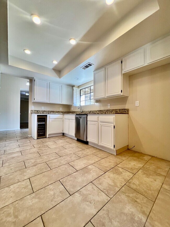 Foto del edificio - AVAILABLE NOW! 3 Bedroom 2.5 Bathroom Home...