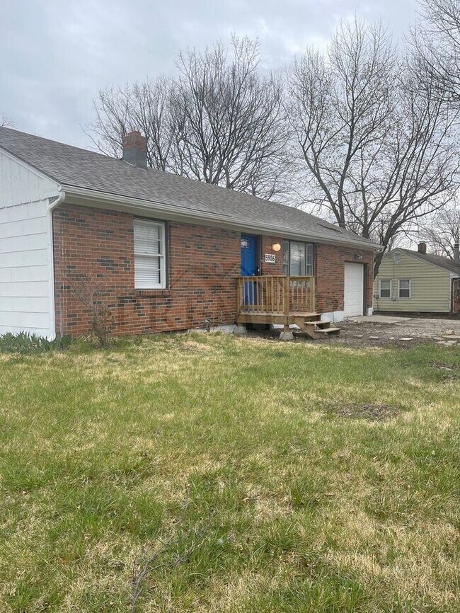 Foto del edificio - 2 bed / 1 bath house - 5906 E 141st Grandv...