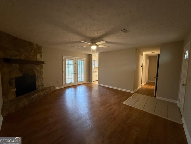 Building Photo - 110 Jockey Club Dr