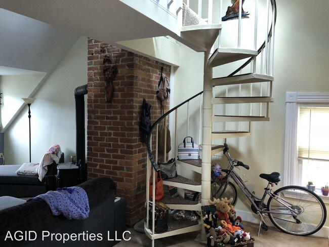 Building Photo - 2128 Alpine Pl
