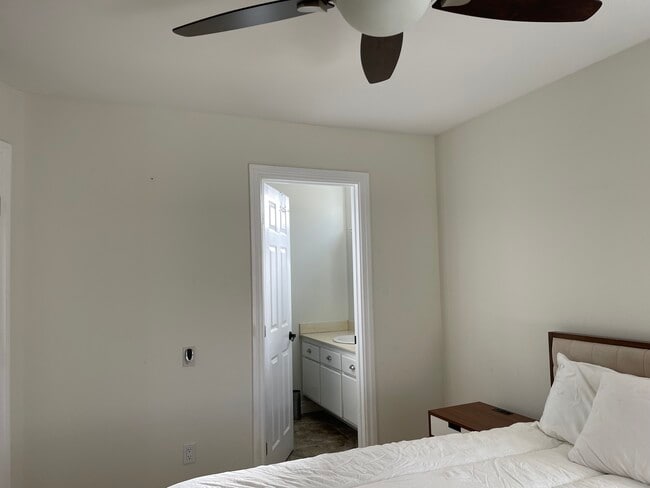 Foto del edificio - 27061 Springwood Cir