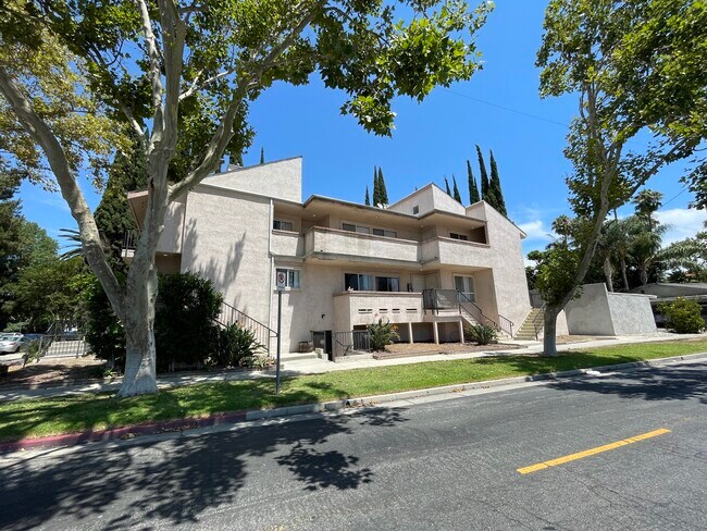 Foto del edificio - 4438 Vesper Ave