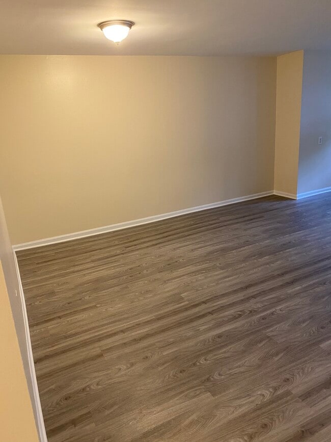 Living Room - 4940 N Spaulding Ave