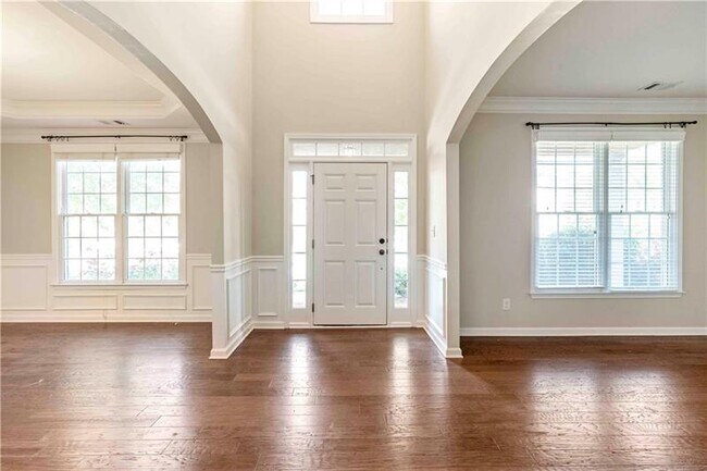 Building Photo - 6825 Hampton Creek Dr