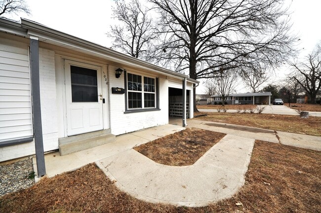 Building Photo - Freshly updated 3 Bedroom Home with a Full...