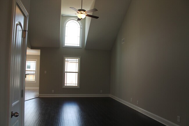 Building Photo - 272 Azalea Dr