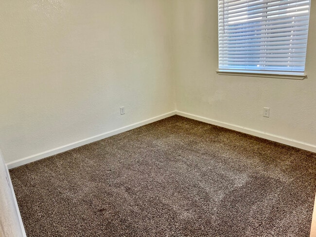 Building Photo - 29 Black Pine Way