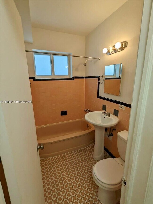 Foto del edificio - 220 Collins Ave