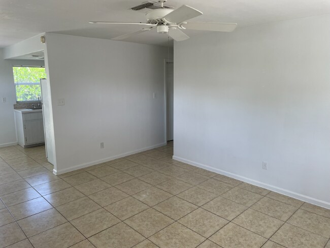 Foto del edificio - 623 92nd Ave N