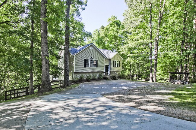 Building Photo - 1843 Davenport Rd