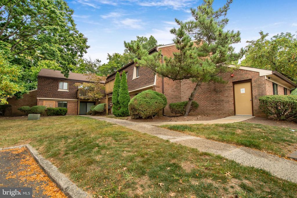 Foto del edificio - 606 Meadow Woods Ln