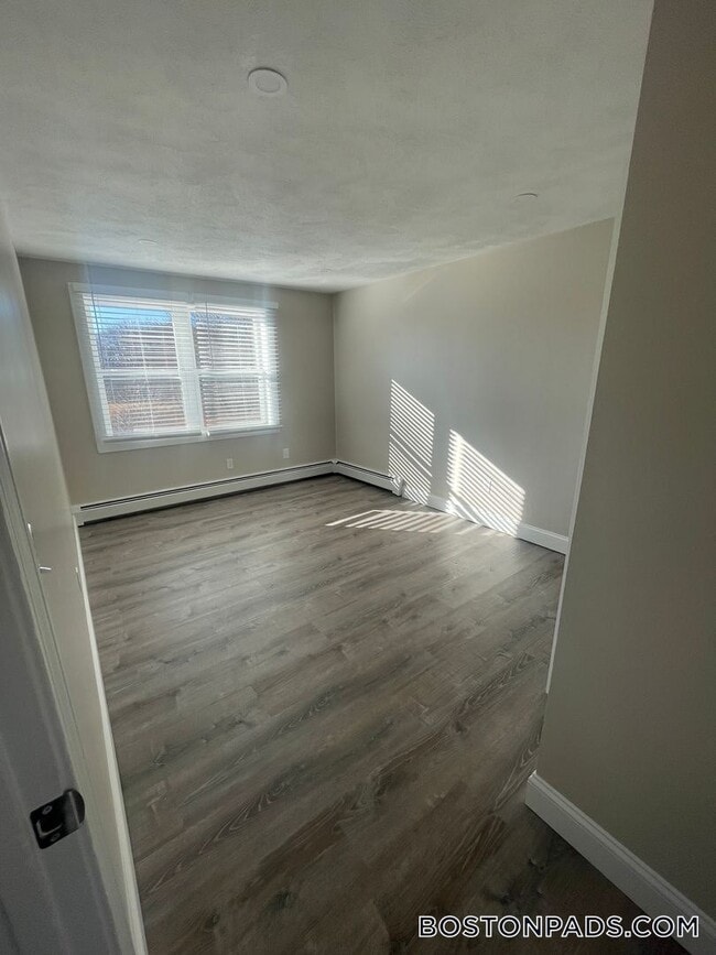 Building Photo - 27 Kenmar Dr