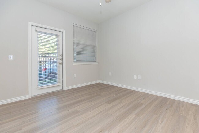 Foto del edificio - Move In Now & Enjoy 1 Month Free!