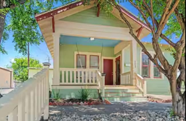 Building Photo - 102 W 5th St