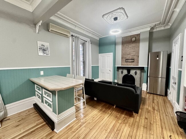 Building Photo - 621 Rue Prince Arthur O