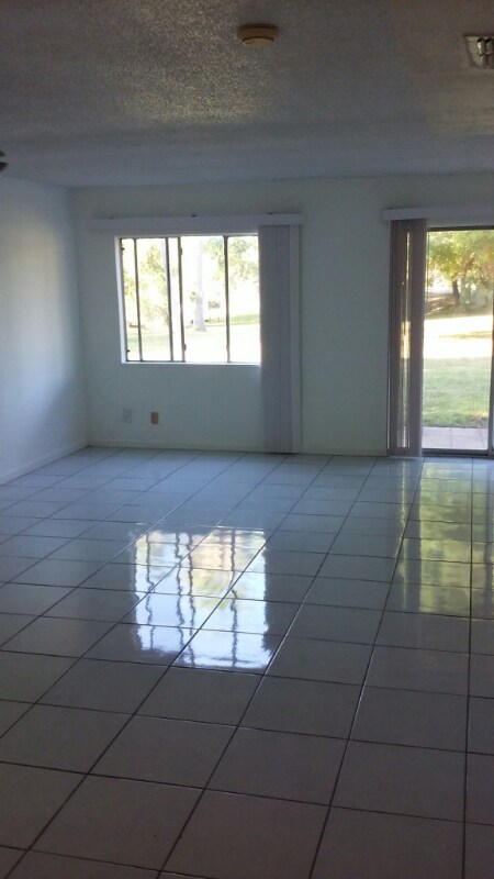 Building Photo - 305 Bolivar Ave