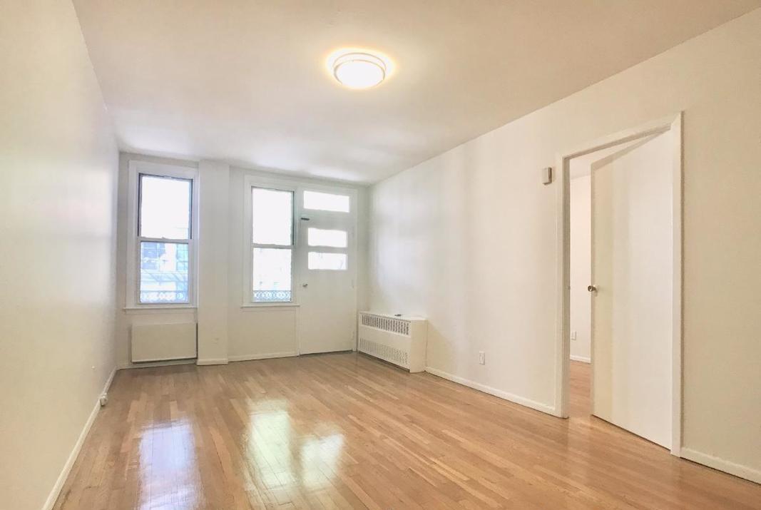 Building Photo - 270 W 25th St