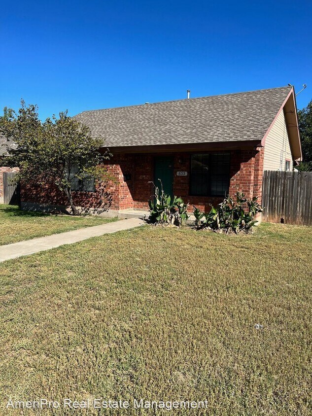 2 br, 1 bath House 633 Vine St House Rental in Abilene, TX