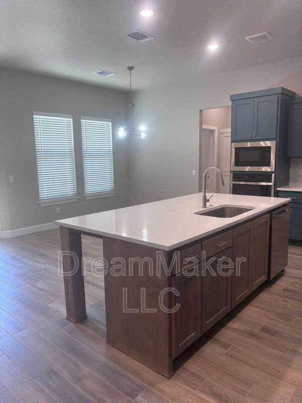 Building Photo - 3010 Hollow Crest Ln