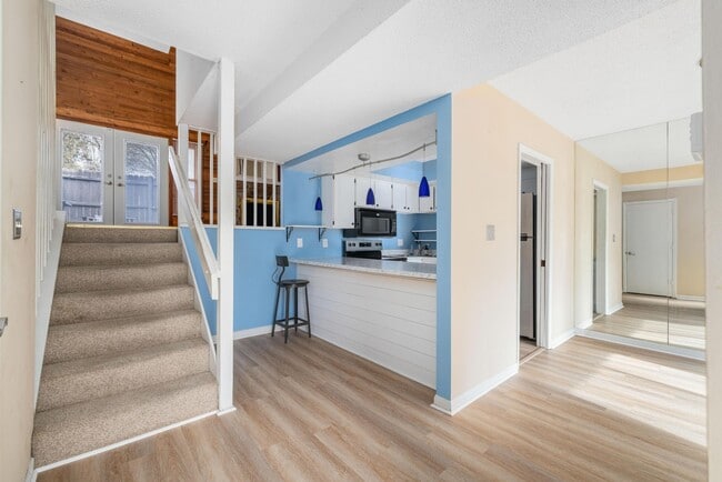 Building Photo - 115 Beechnut St