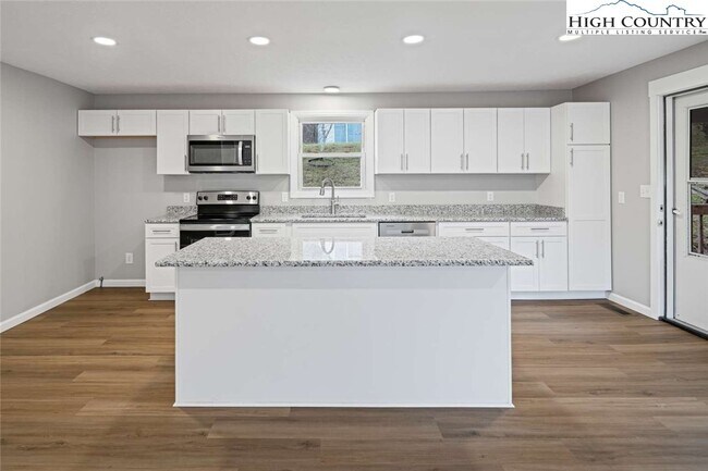 Foto del edificio - 205 Houston Harmon Rd