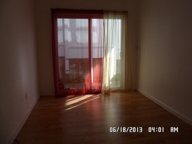 Building Photo - 66 Westervelt Plz