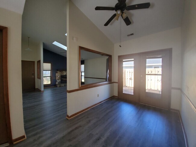 Foto del edificio - 545 Auburndale Ln
