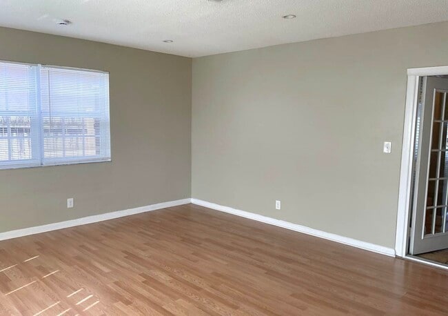 Foto del edificio - 7306 Lakewood Dr