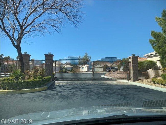 Foto del edificio - 8846 Frasure Falls Ave