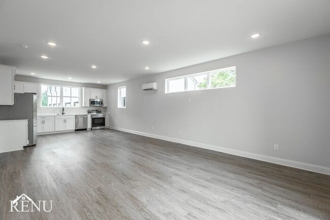 Building Photo - 5680 Sofias Cir