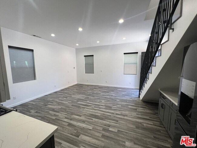 Foto del edificio - 6635 Lennox Ave