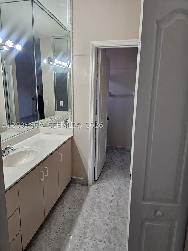 Foto del edificio - 7532 W 20th Ave