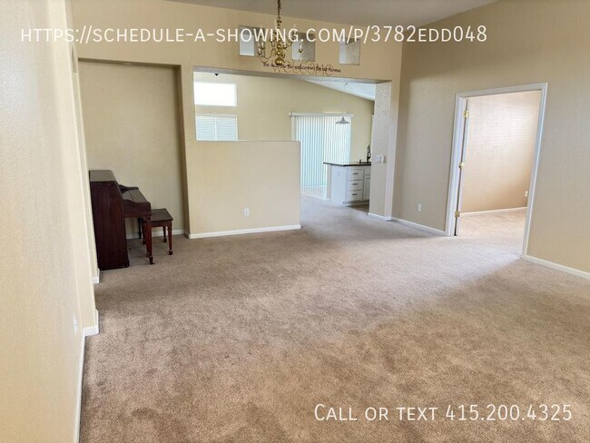 Building Photo - Spacious House in Elk Grove!