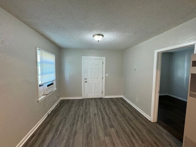 Foto del edificio - $495 - 1 bed 1 bath - Duplex