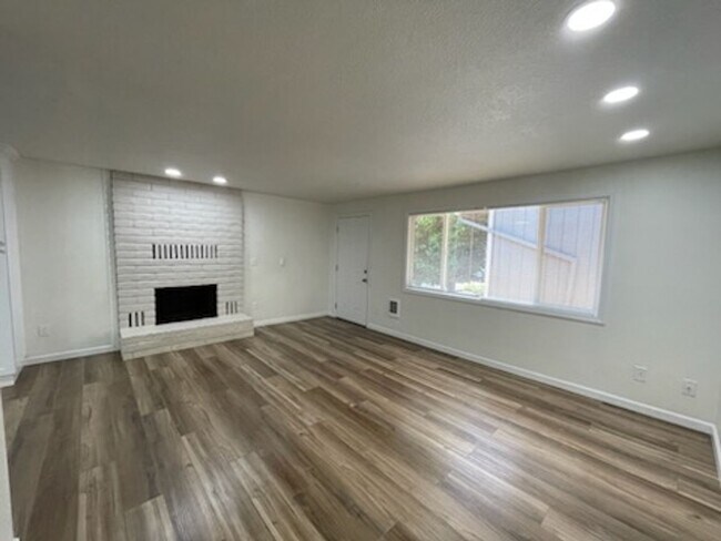 Foto del edificio - NEWLY Remodeled 3 Bedroom Ranch Style Home Ready Now!