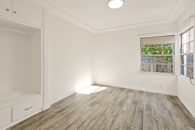 Foto del edificio - 9506 National Blvd