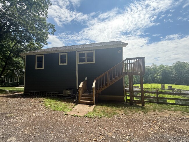 Foto del edificio - 3911 Dogwood Ln