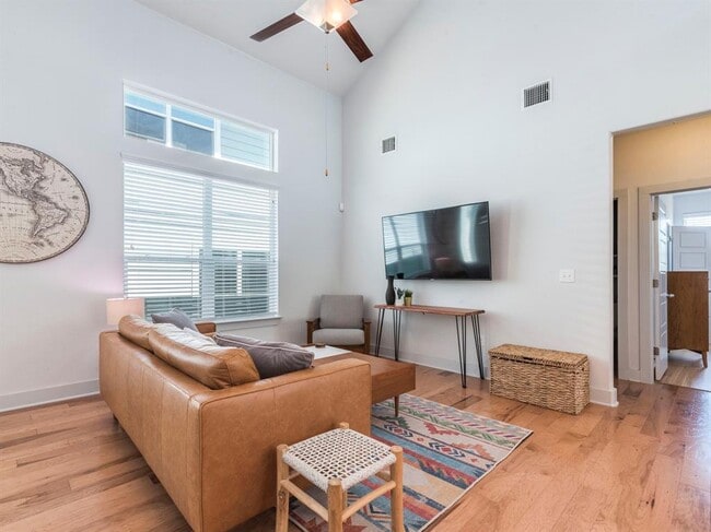 Building Photo - 2315 Capulet St