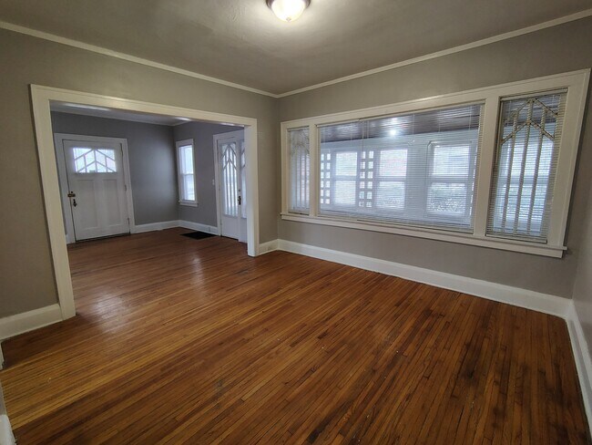 Foto del edificio - 1295 N Main St