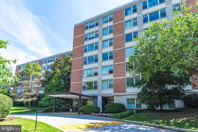 Building Photo - 4401 Roland Ave