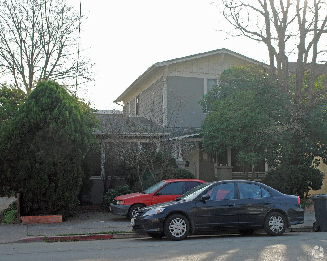 Building Photo - 1424 Lincoln Ave