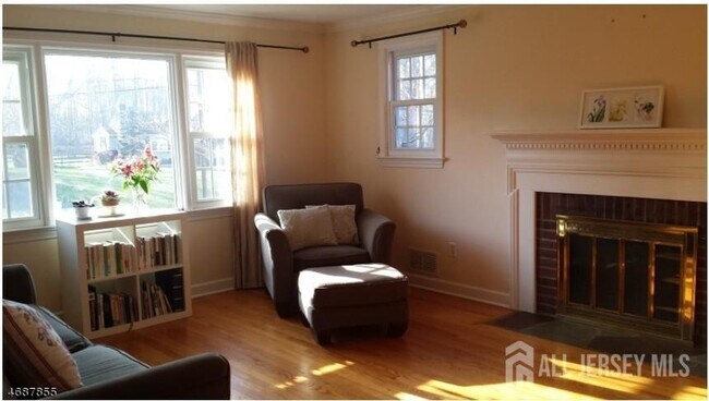Building Photo - 1571 Ramapo Way