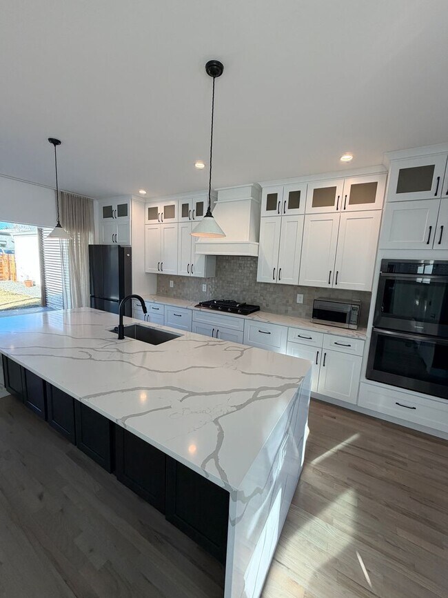 Foto del edificio - Gorgeous Sunnyside 4 bedroom home with rooftop patio