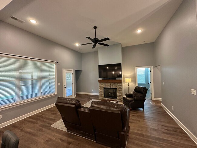 Foto del edificio - Lewisburg School District- 4 BR/ 2 BA